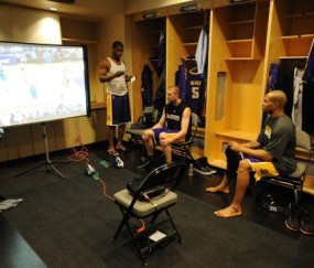 九游体育-包含迈阿密热火发布备战花絮，今晚更衣室发声，NBA常规赛任务艰巨，更衣室氛围转暖的词条